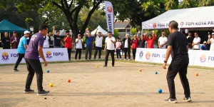 FOPI KOTA PALU dalam acara olahraga petanque di luar ruangan, menunjukkan semangat komunitas.